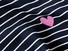 Print med hvide striber og pink hjerter på shorts fra Name It 13215112 Dark Sapphire hearts